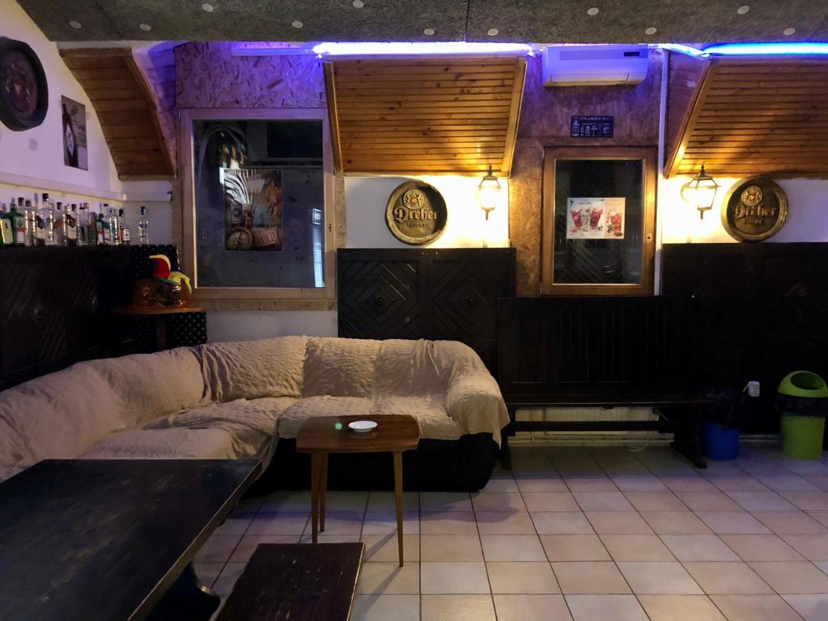 Whole Basemenet Former Pub4 Stag Do/Hen Party Budapest Exterior photo