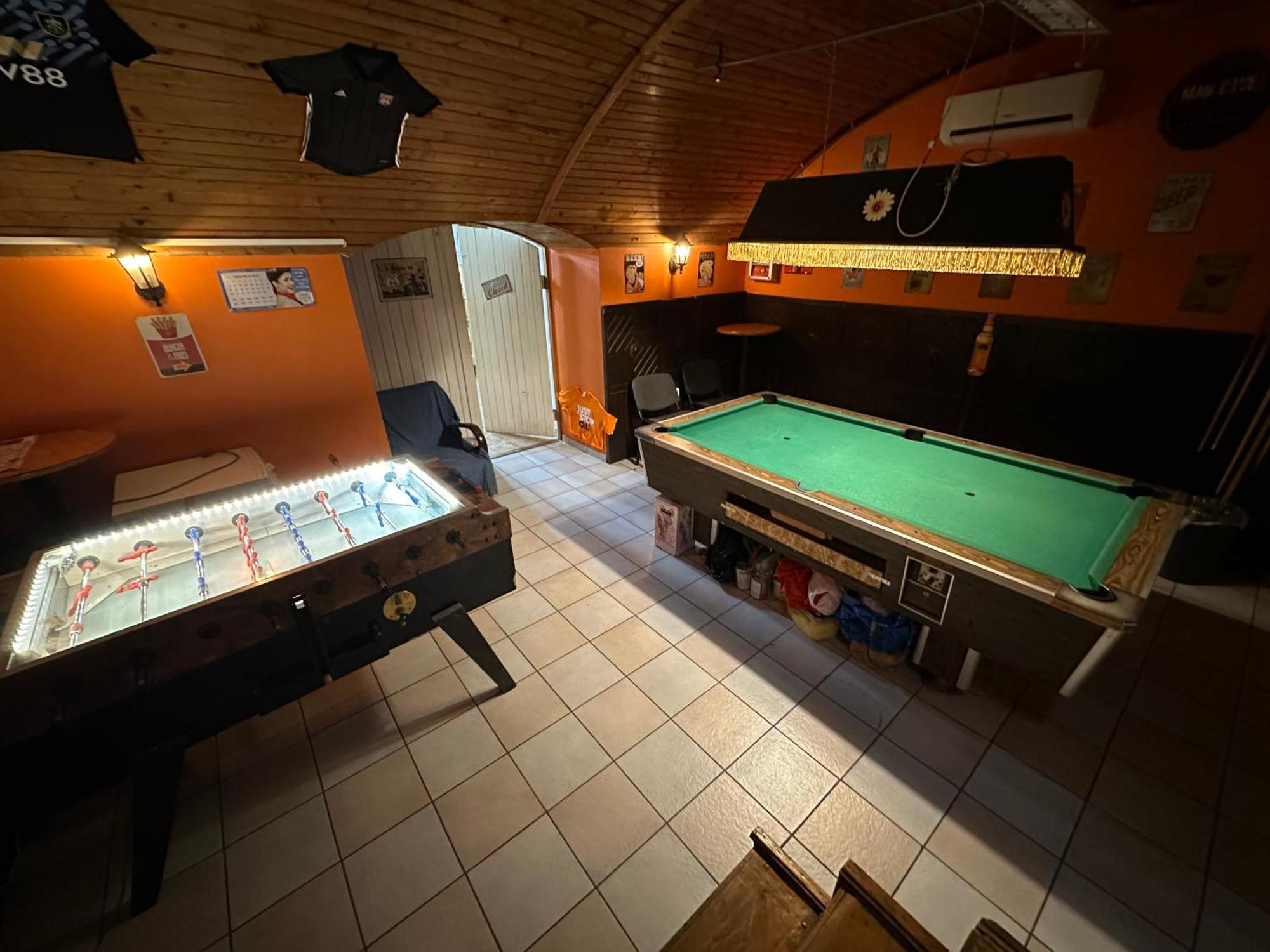 Whole Basemenet Former Pub4 Stag Do/Hen Party Budapest Exterior photo